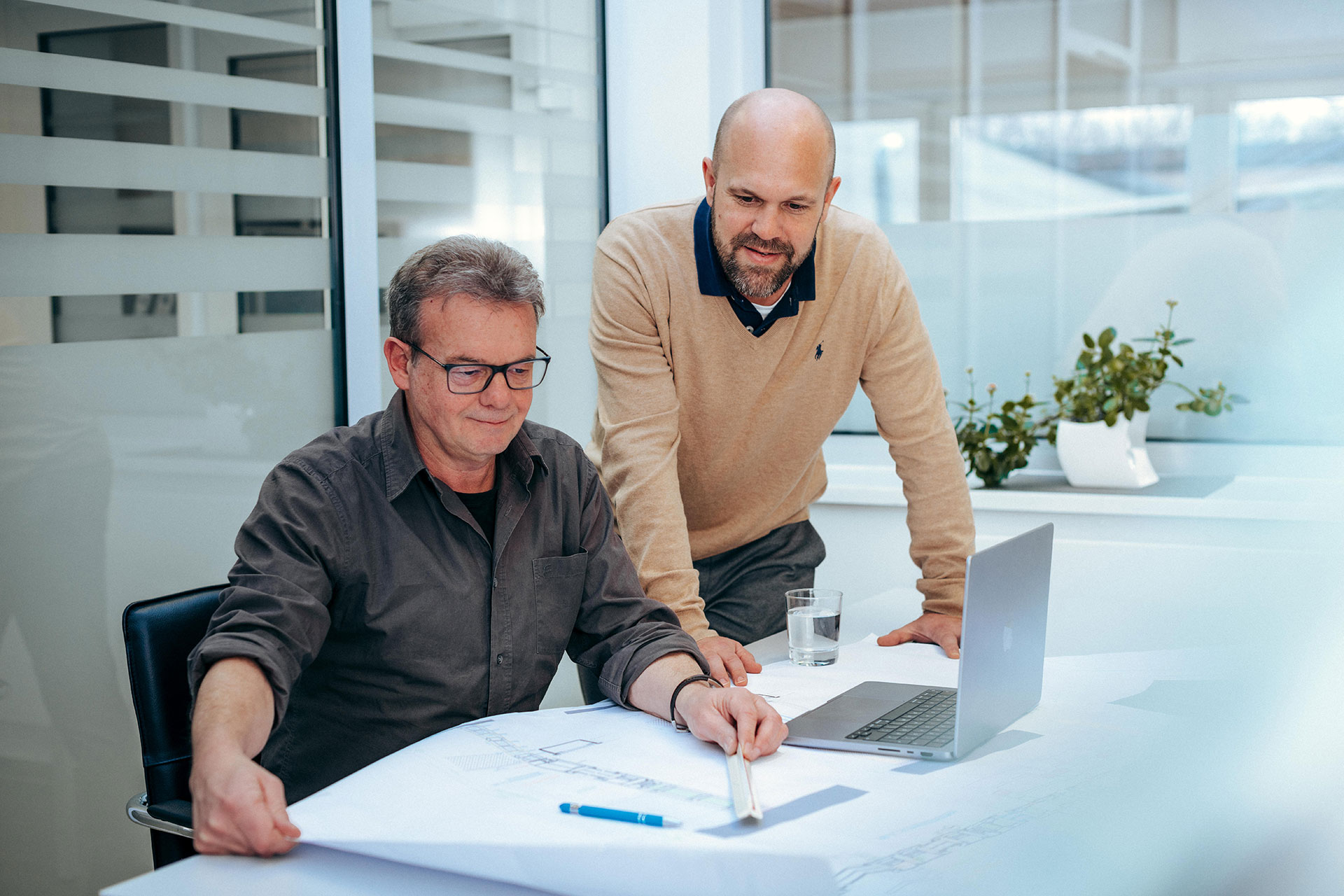 Besprechung im Büro – bei Kunrath Fensterbau